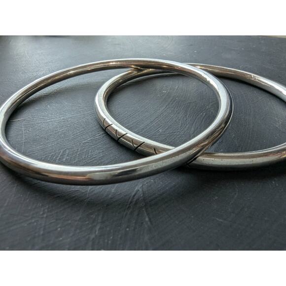 Two Vintage Mexico Sterling Silver 925 Bangle Bracelets 26 grams - Picture 3 of 7